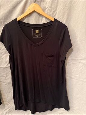 Cable & Gauge Black V-Neck Short Sleeve Pocket Tee Top